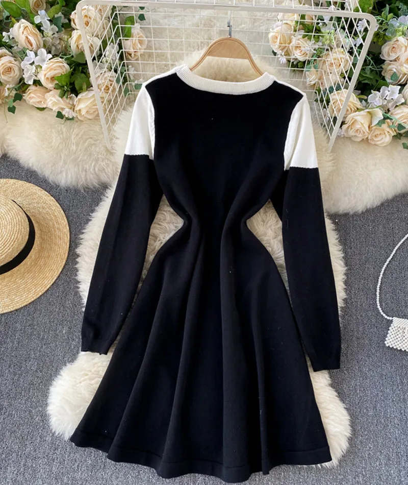 Black and white long sleeve sweater  182