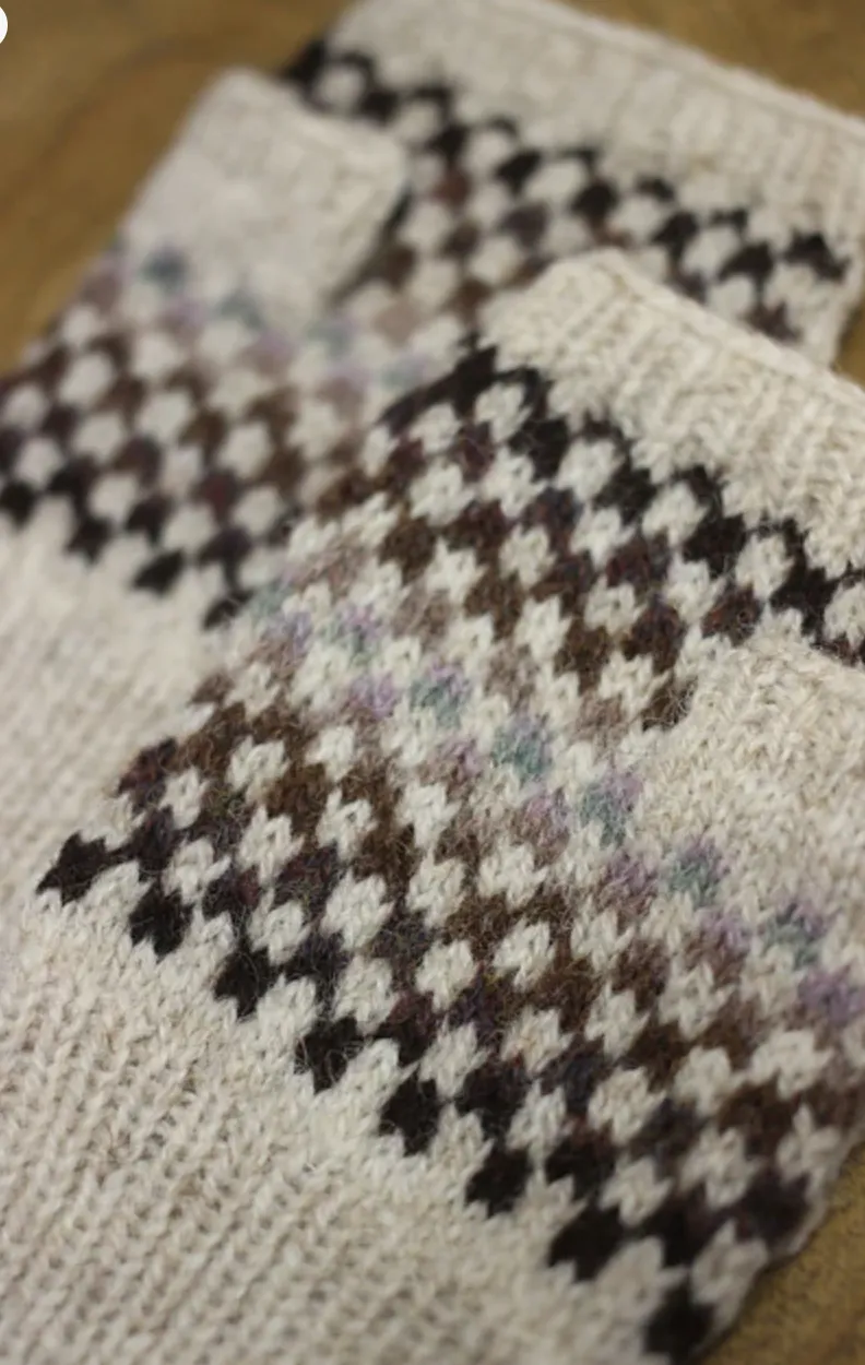 Jamieson & Smith Knitting Pattern Oxna Mitts