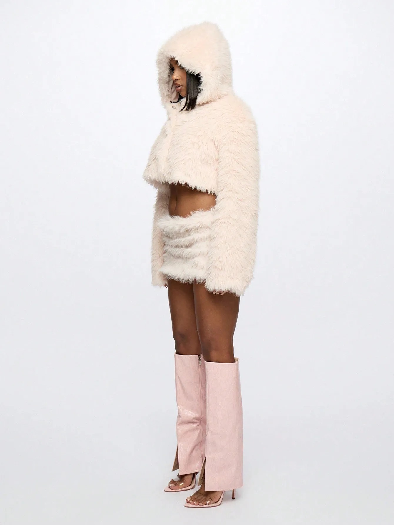 SUMWON WOMEN Fluffy Cropped Hooded Coat